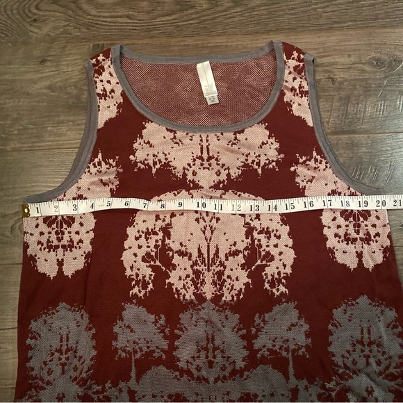Marla Wynne tank top sleeveless knit blouse - Picture 9 of 9